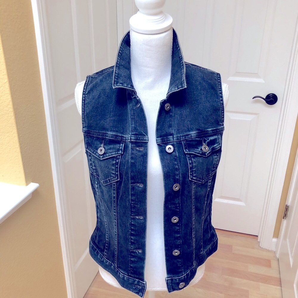 Vince Camuto Denim & Crochet Vest NWOT - Picture 4 of 7